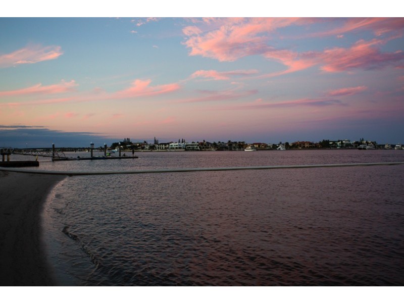 2/62 Victor Avenue, Paradise Point QLD 4216