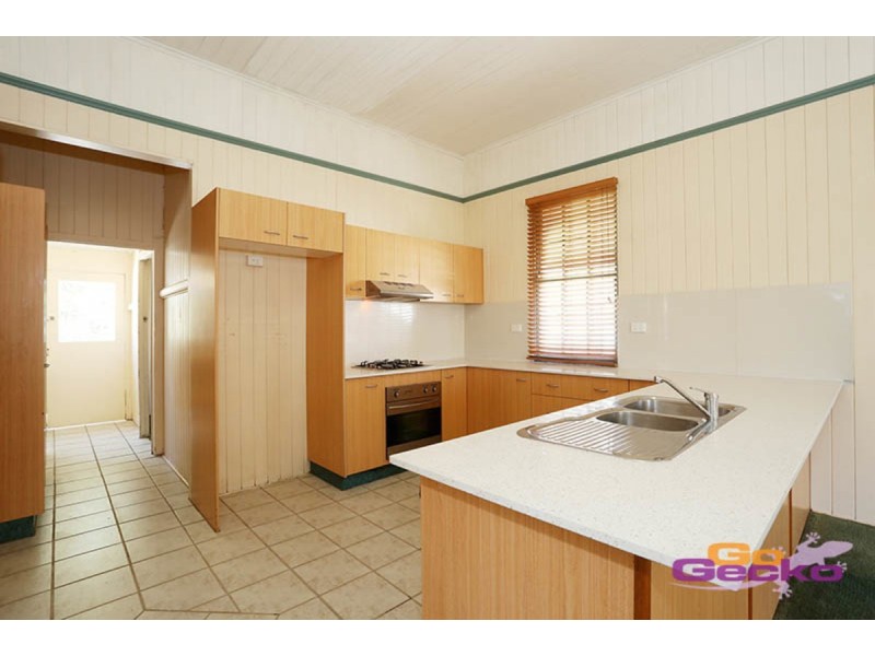 31 Kitchener Street, Coorparoo QLD 4151