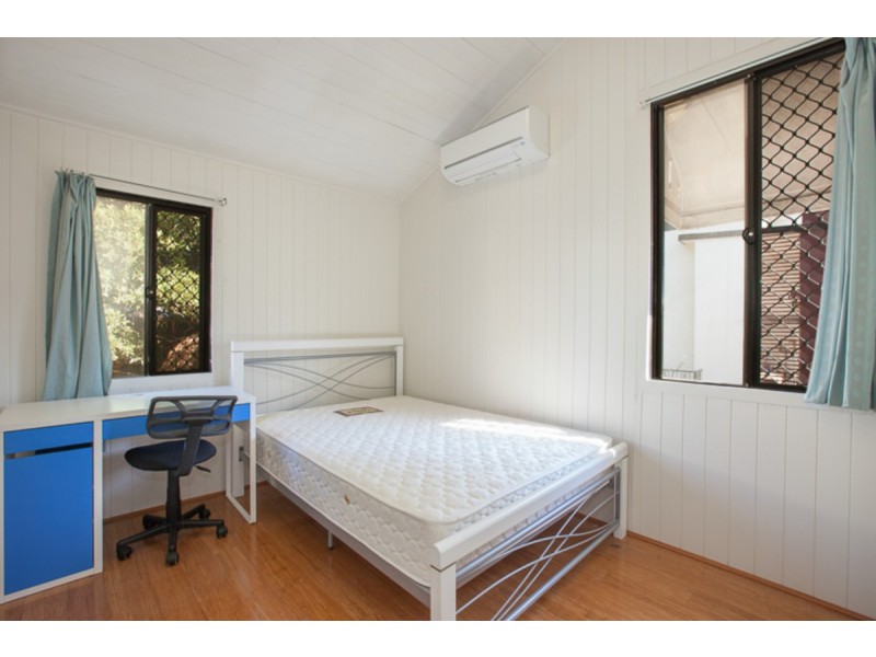 31 Kitchener Street, Coorparoo QLD 4151