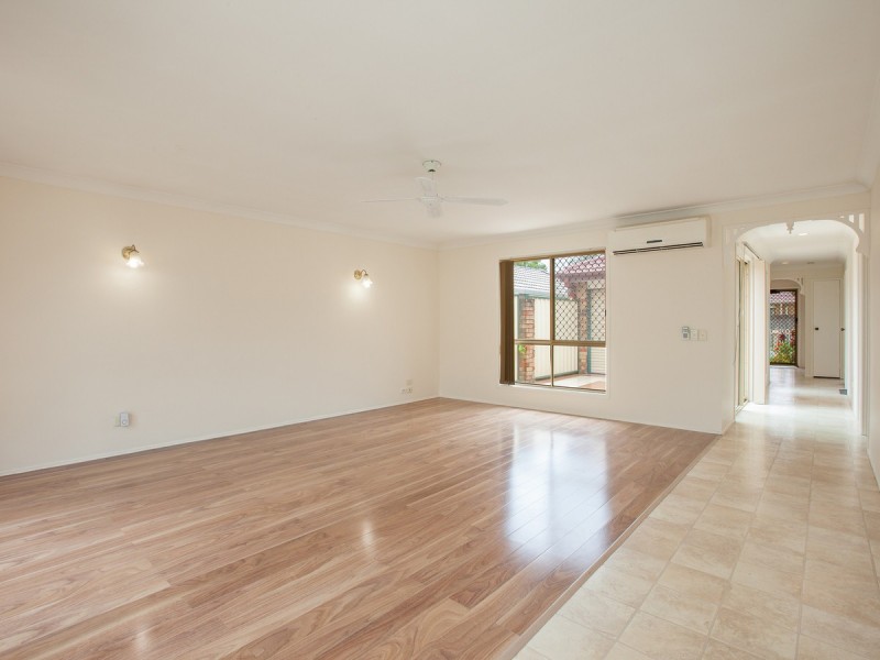 25 Macknish Street, Coopers Plains QLD 4108