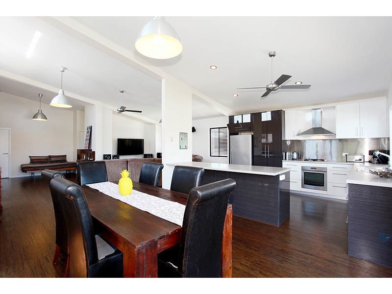 56 Joseph St, Camp Hill QLD 4152