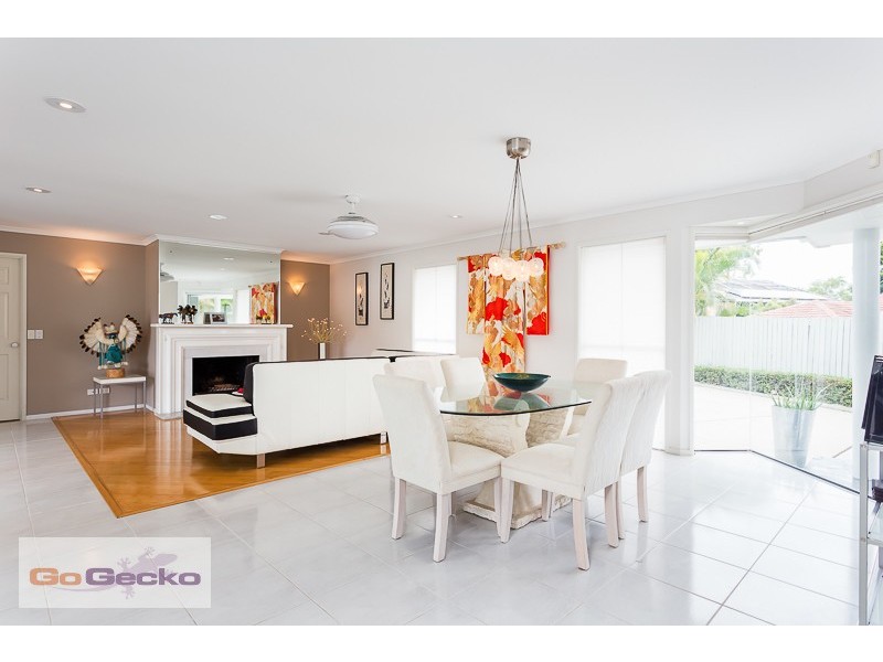 45 Tangmere, Chapel Hill QLD 4069