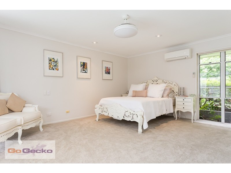 45 Tangmere, Chapel Hill QLD 4069