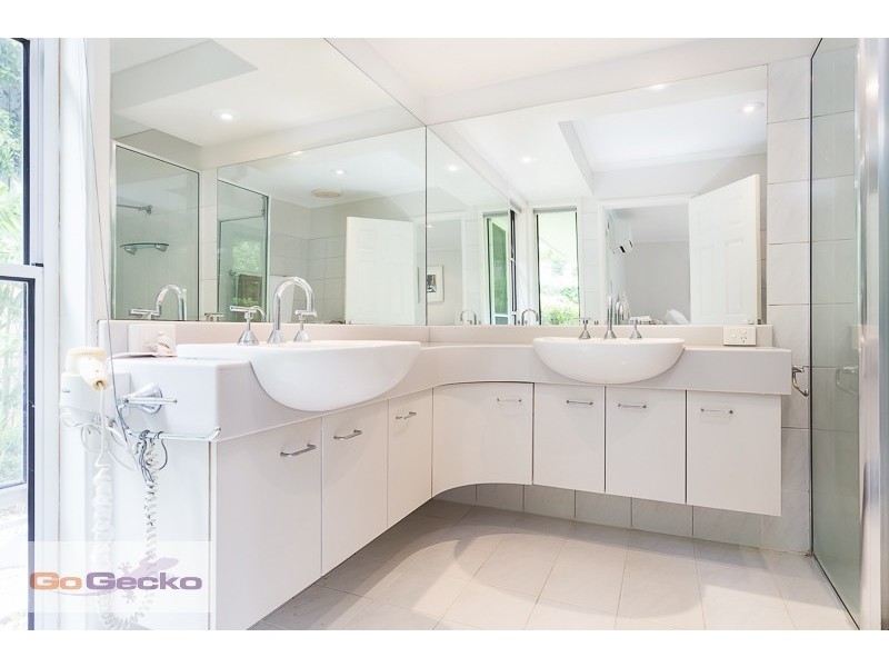 45 Tangmere, Chapel Hill QLD 4069
