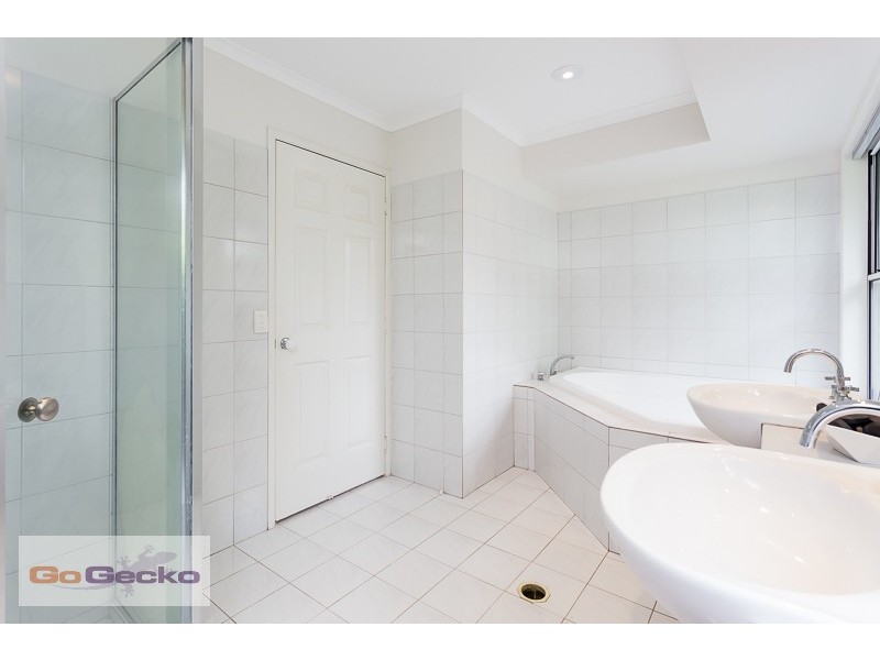 45 Tangmere, Chapel Hill QLD 4069