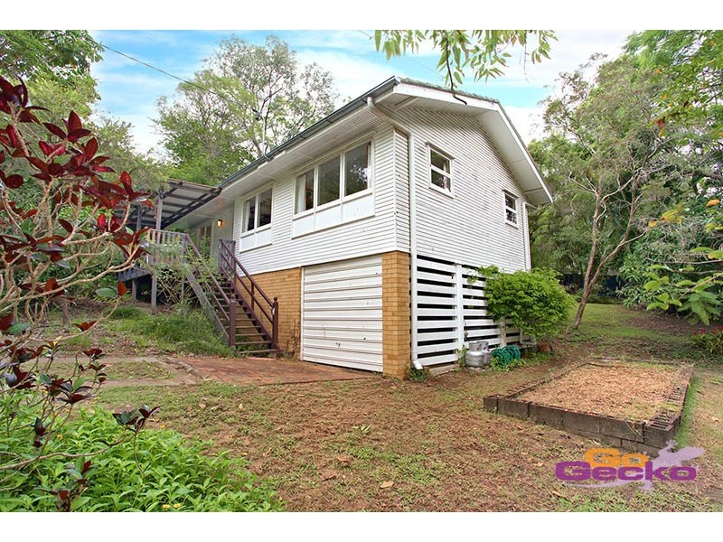 2 Kimba, Chapel Hill QLD 4069