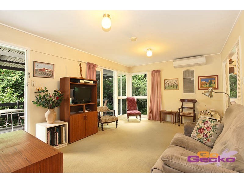2 Kimba, Chapel Hill QLD 4069
