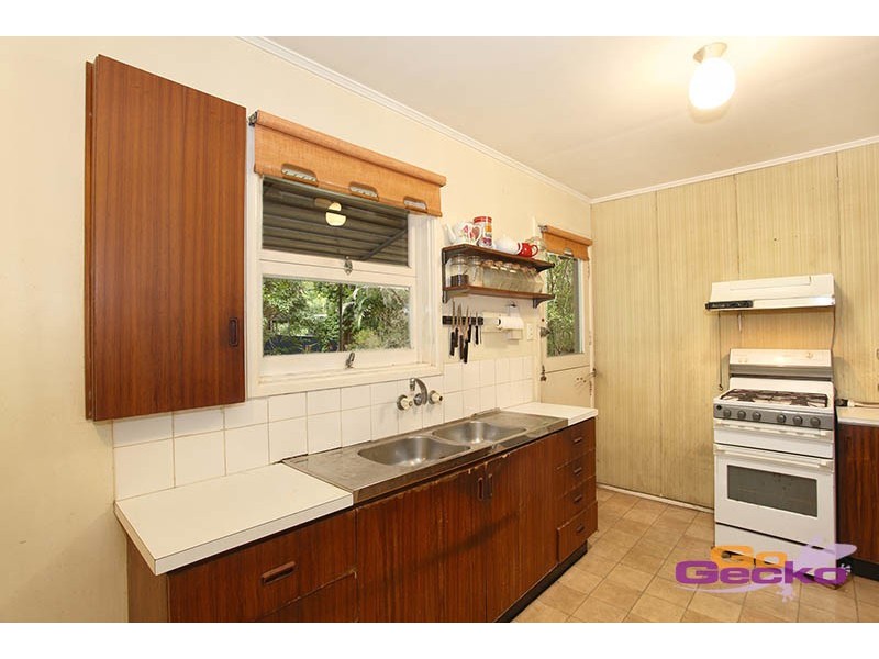 2 Kimba, Chapel Hill QLD 4069