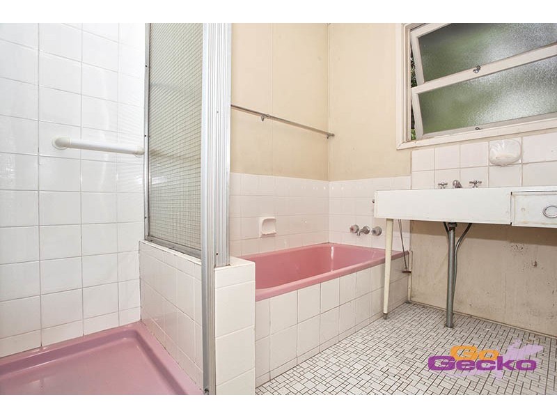 2 Kimba, Chapel Hill QLD 4069