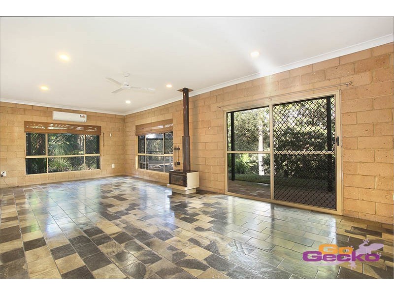 911 Mt Crosby Road, Karana Downs QLD 4306