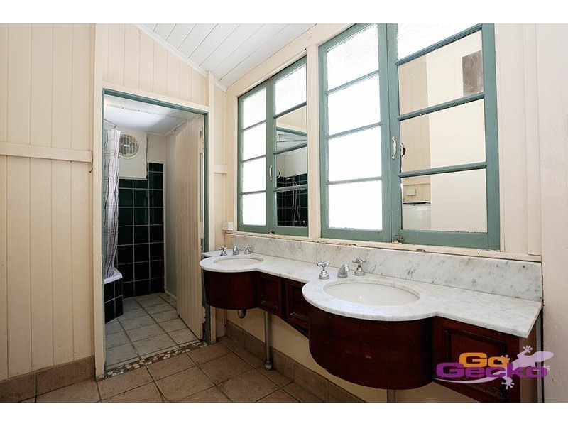 31 Kitchener Street, Coorparoo QLD 4151