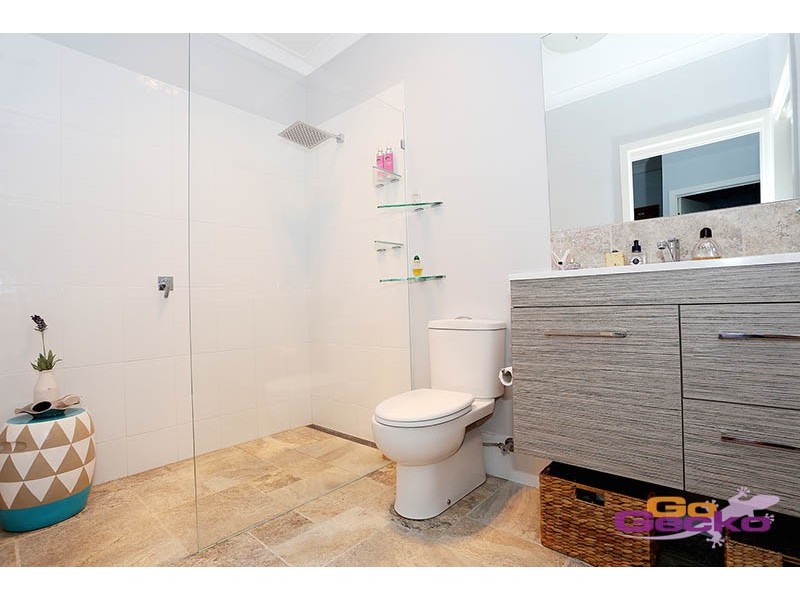 40 Cameron Parade, Wynnum QLD 4178