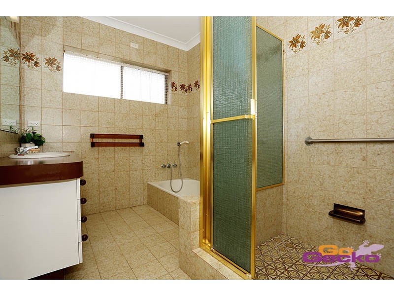 52 Crest Street, Mount Gravatt East QLD 4122