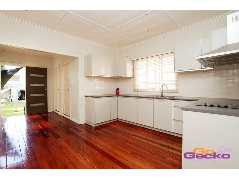 10 Houthem Street, Camp Hill QLD 4152