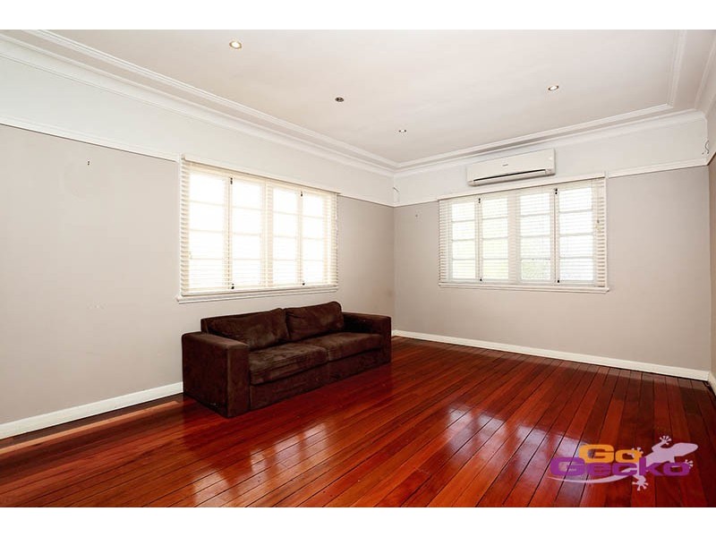 10 Houthem Street, Camp Hill QLD 4152