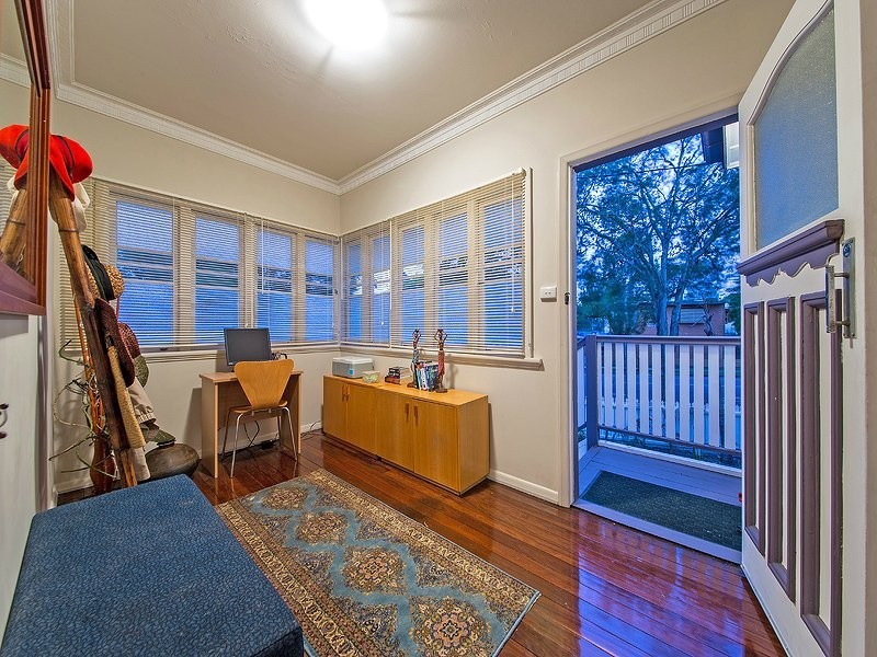 100 Riding Road, Hawthorne QLD 4171