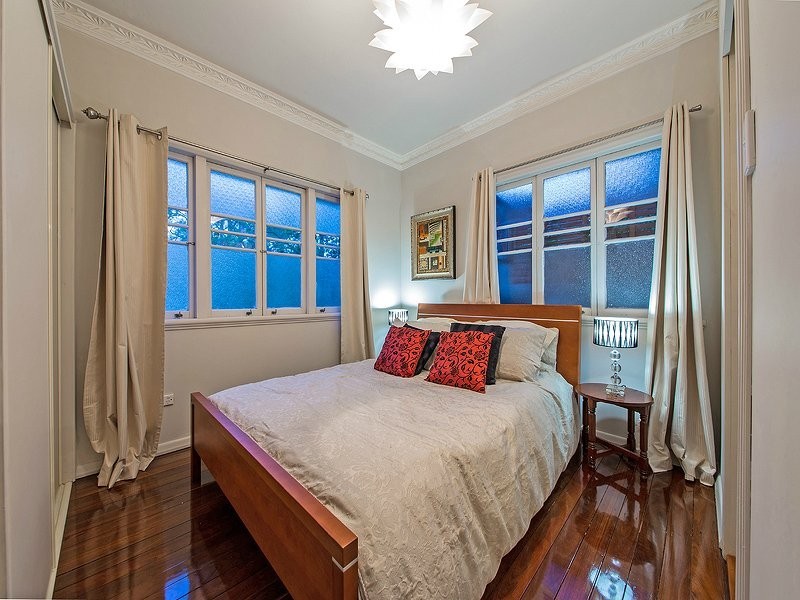 100 Riding Road, Hawthorne QLD 4171