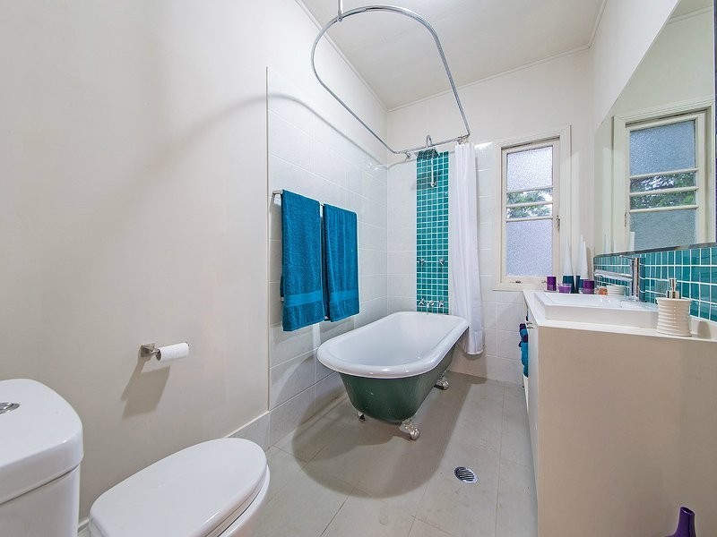 100 Riding Road, Hawthorne QLD 4171