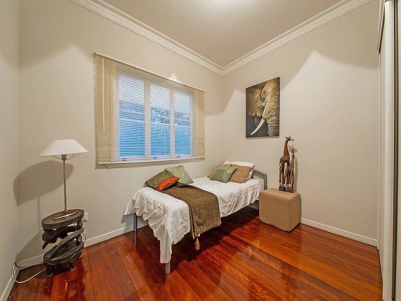 100 Riding Road, Hawthorne QLD 4171