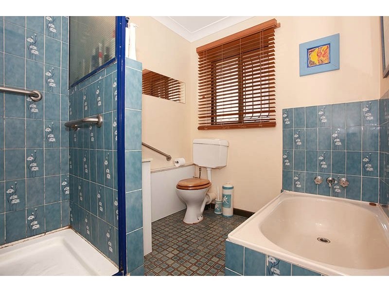 47 McIlwraith Ave, Norman Park QLD 4170