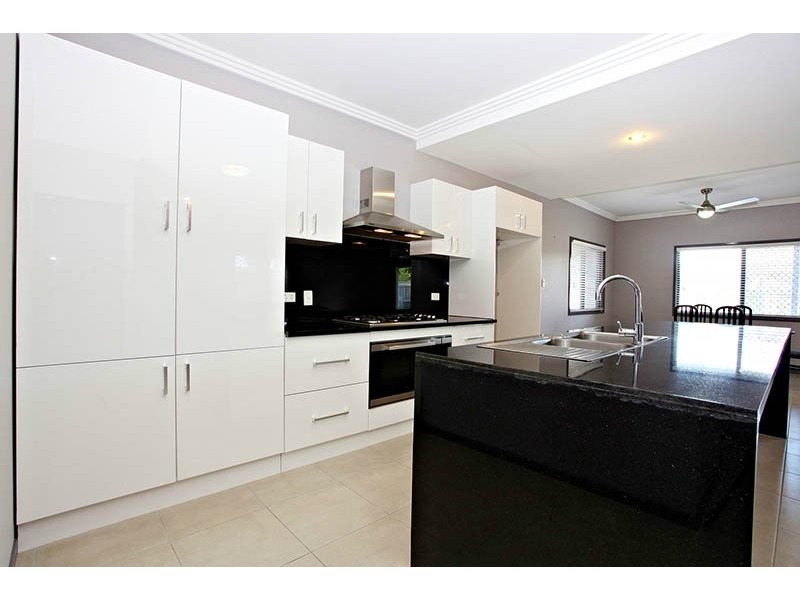 3 Burke St, Coorparoo QLD 4151