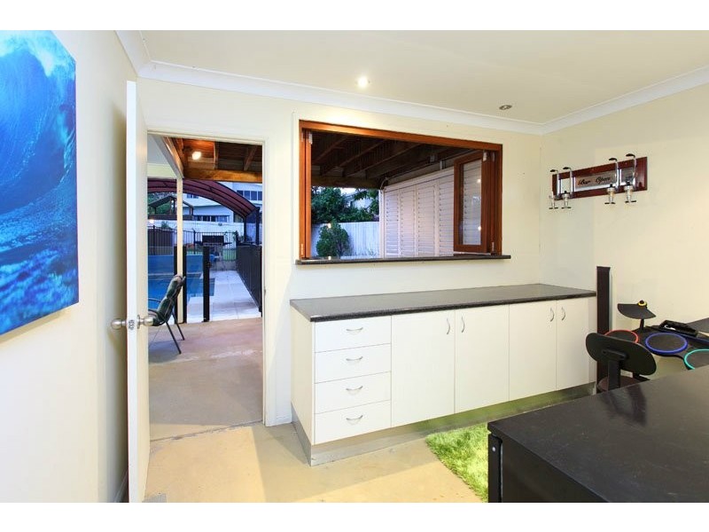 15 Dorothea Street, Cannon Hill QLD 4170