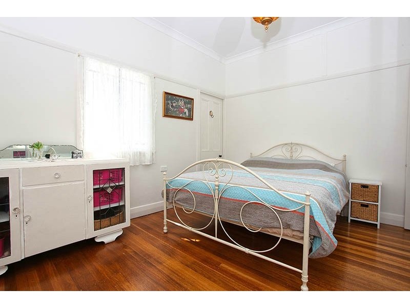 29 Love Street, Holland Park QLD 4121