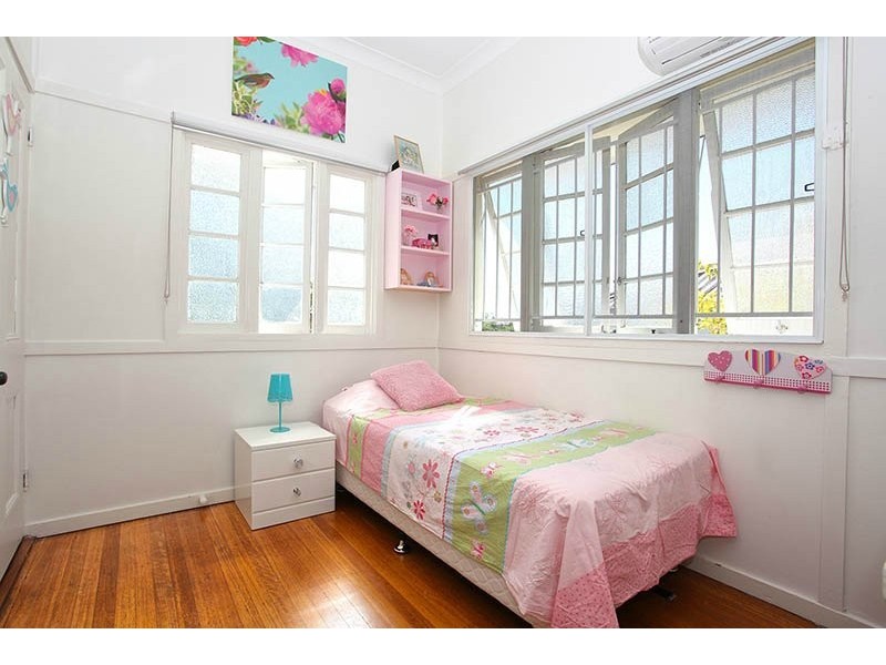 29 Love Street, Holland Park QLD 4121