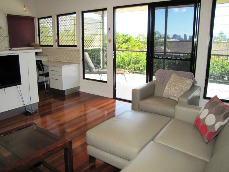 40 Ninth Avenue, Coorparoo QLD 4151