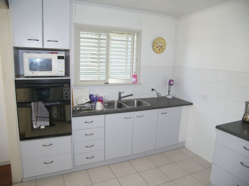 8 Rossiter Street, Morningside QLD 4170