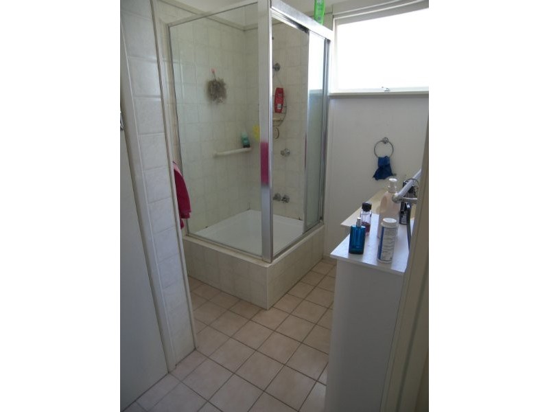 8 Rossiter Street, Morningside QLD 4170