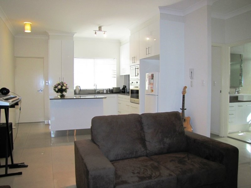 4/298 Cavendish Road, Coorparoo QLD 4151