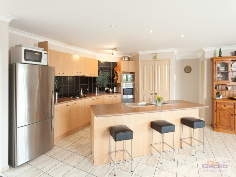 11 Annie Hedge Court, Closeburn QLD 4520