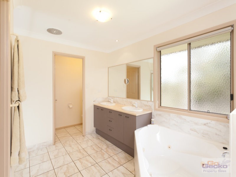 11 Annie Hedge Court, Closeburn QLD 4520