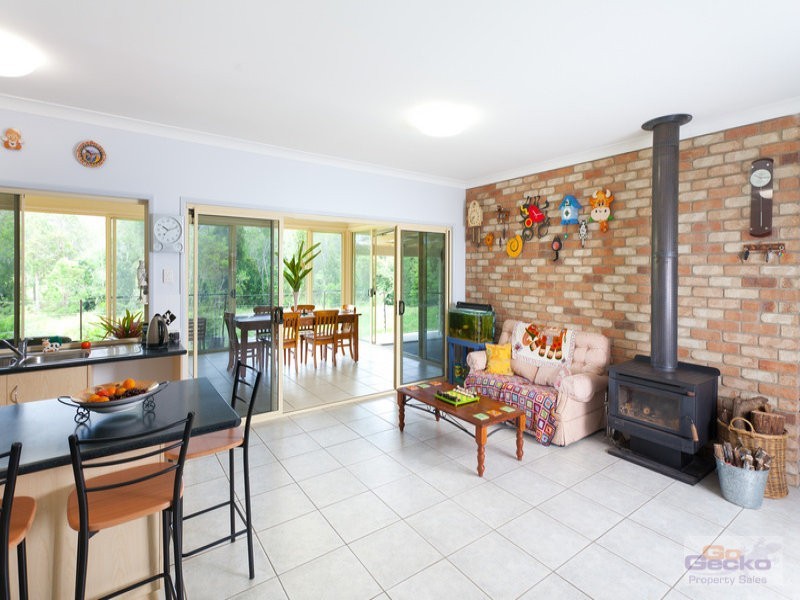24 Trentham Place, Samford Village QLD 4520