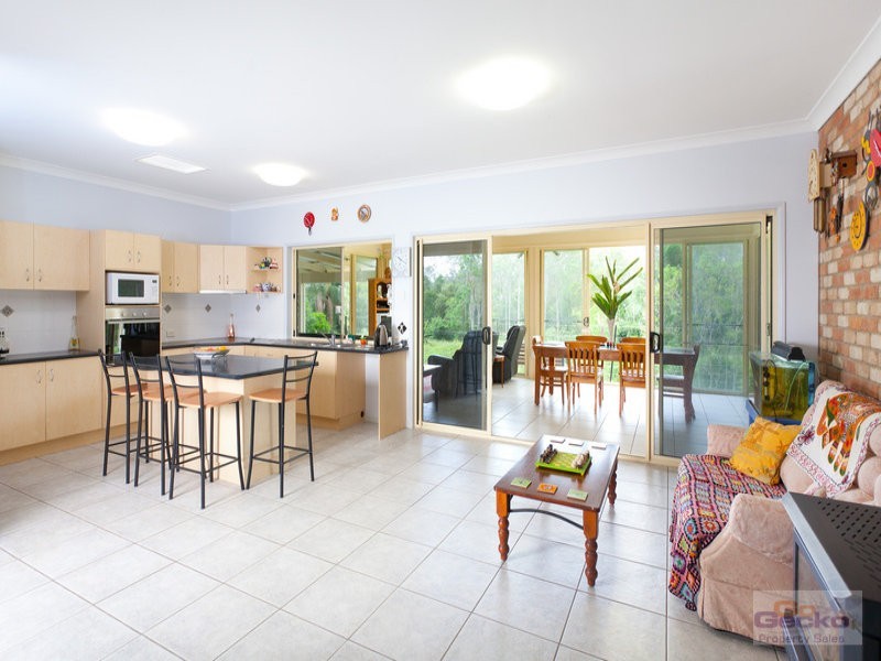 24 Trentham Place, Samford Village QLD 4520