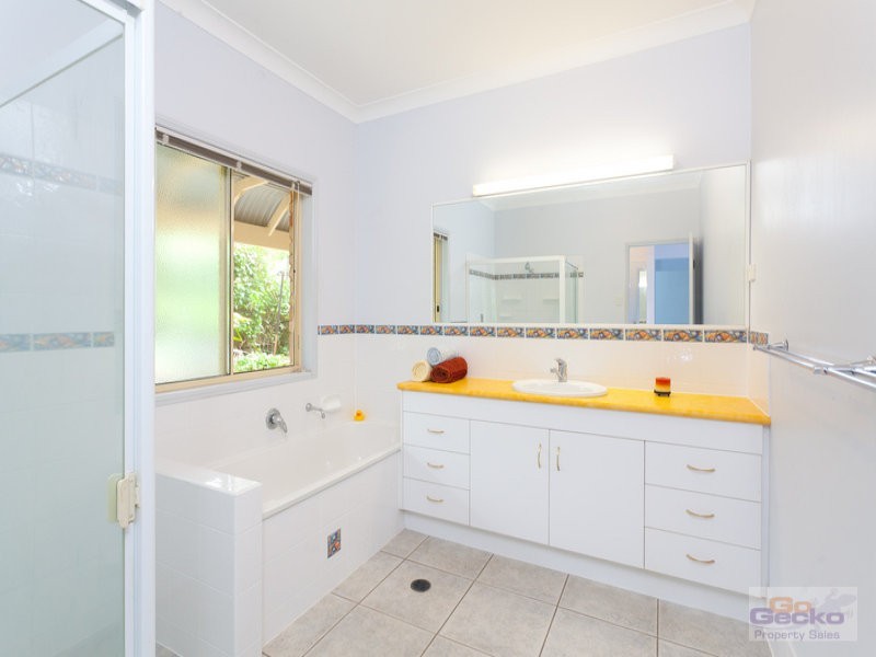 24 Trentham Place, Samford Village QLD 4520
