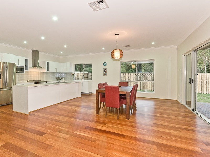 8 Shearers Close, Ferny Hills QLD 4055