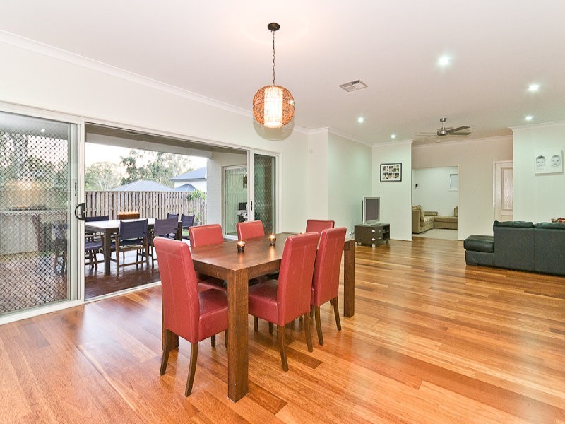 8 Shearers Close, Ferny Hills QLD 4055
