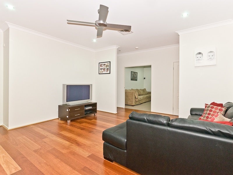 8 Shearers Close, Ferny Hills QLD 4055