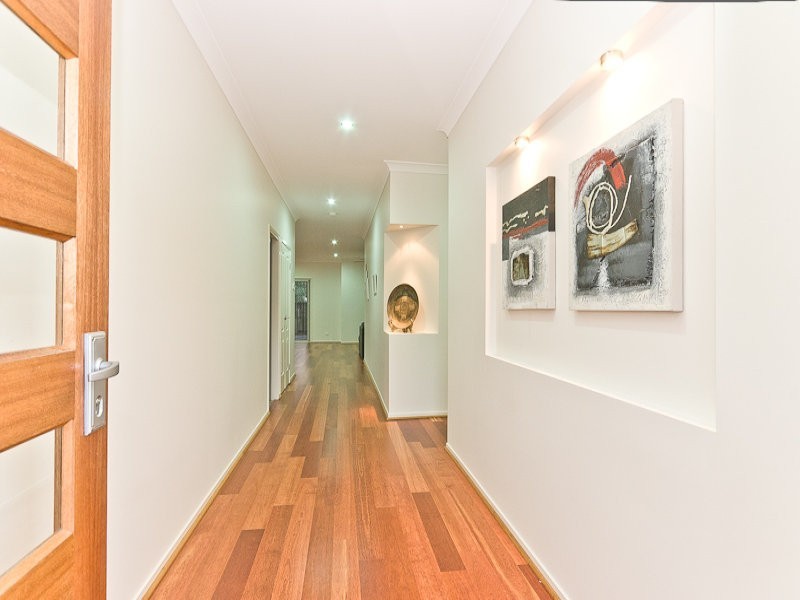 8 Shearers Close, Ferny Hills QLD 4055
