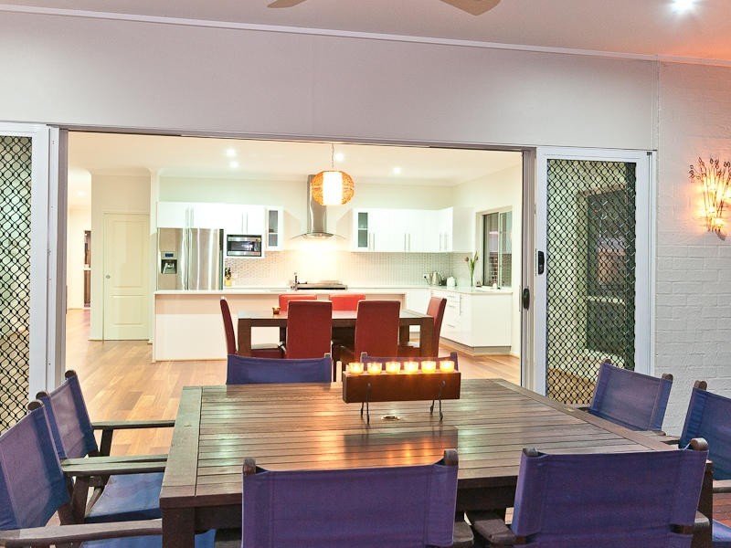 8 Shearers Close, Ferny Hills QLD 4055