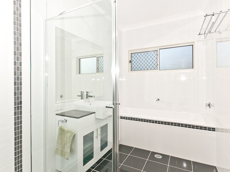 8 Shearers Close, Ferny Hills QLD 4055