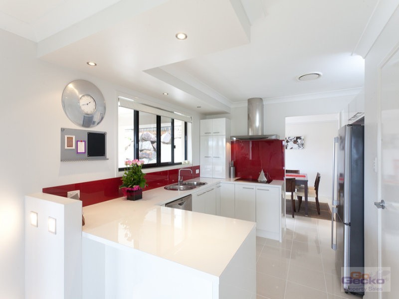 5 Quandong Crescent, Arana Hills QLD 4054