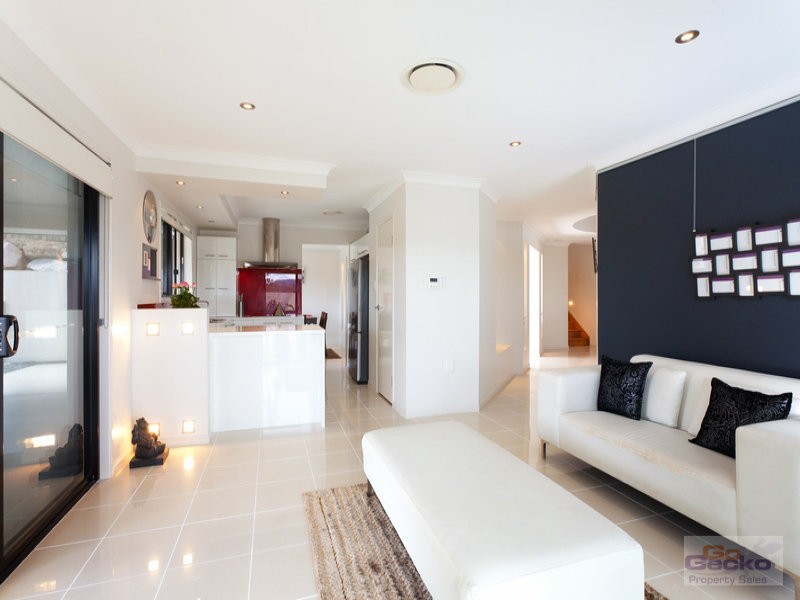 5 Quandong Crescent, Arana Hills QLD 4054