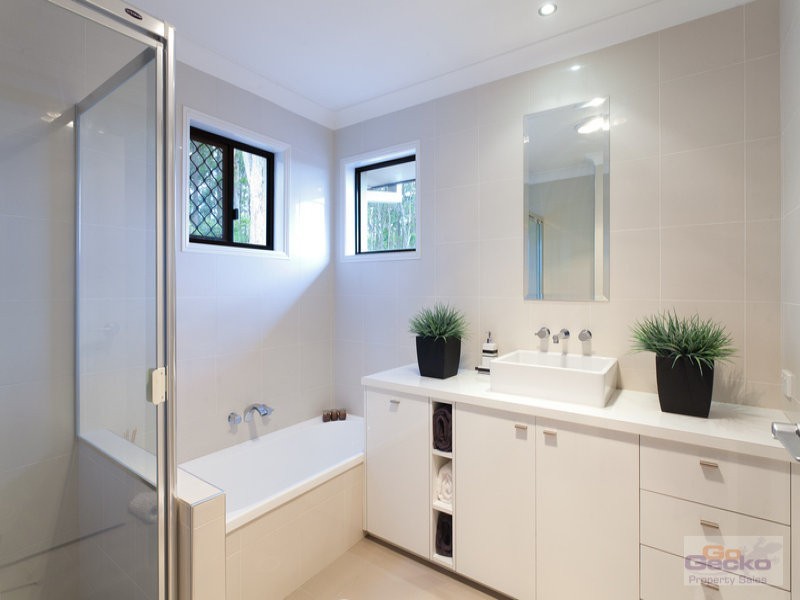 5 Quandong Crescent, Arana Hills QLD 4054