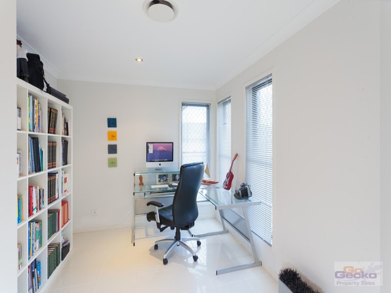 5 Quandong Crescent, Arana Hills QLD 4054