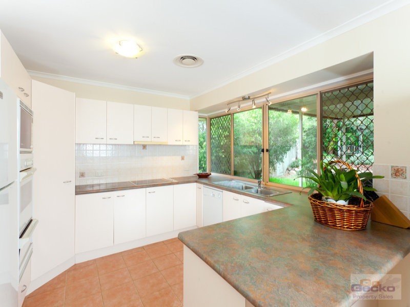 9 Delvin Court, Arana Hills QLD 4054