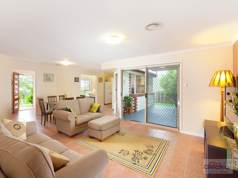 9 Delvin Court, Arana Hills QLD 4054