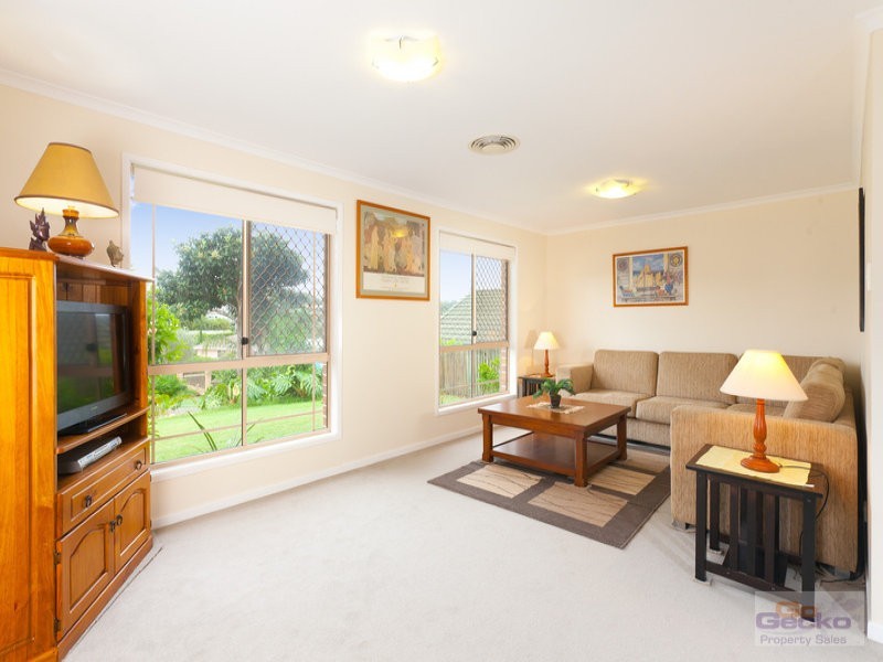 9 Delvin Court, Arana Hills QLD 4054